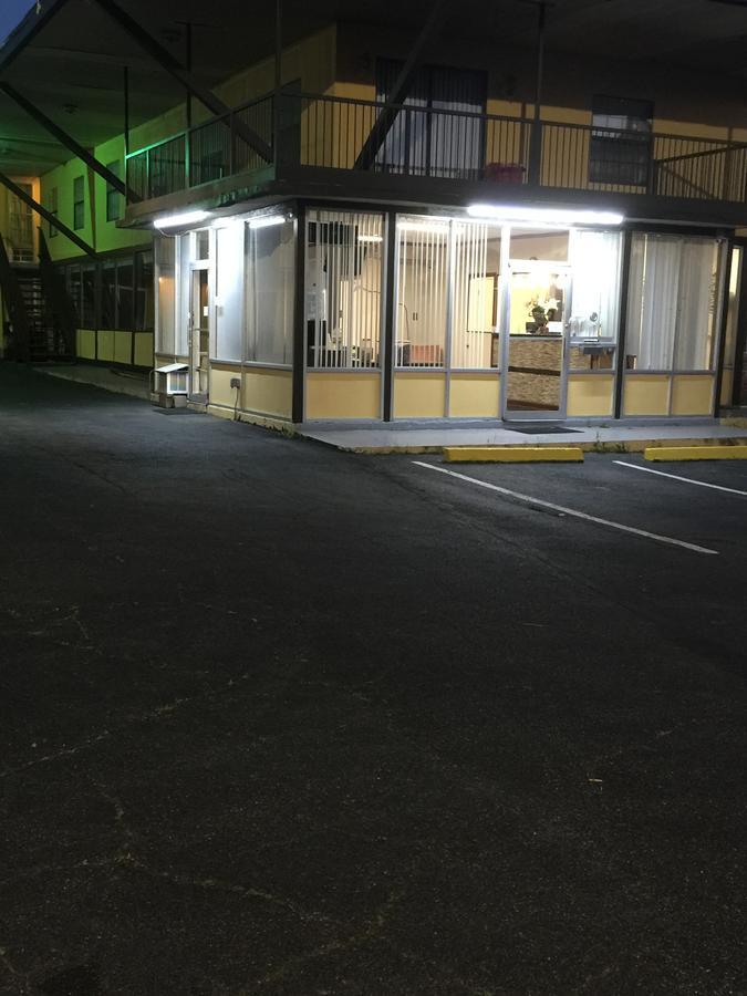 Hope Inn Lenox Exterior photo